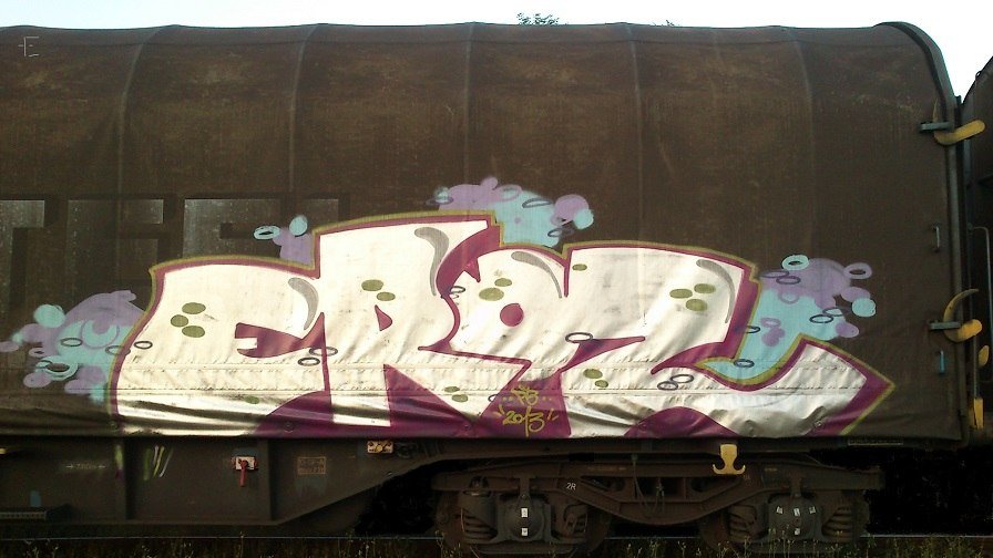 Graffiti Train - Photo by ELECTROZ - POWER (2013)