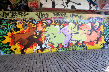Graffiti Wall - Photo by ELGRINGO - BOSE, DB, ADL (2013)