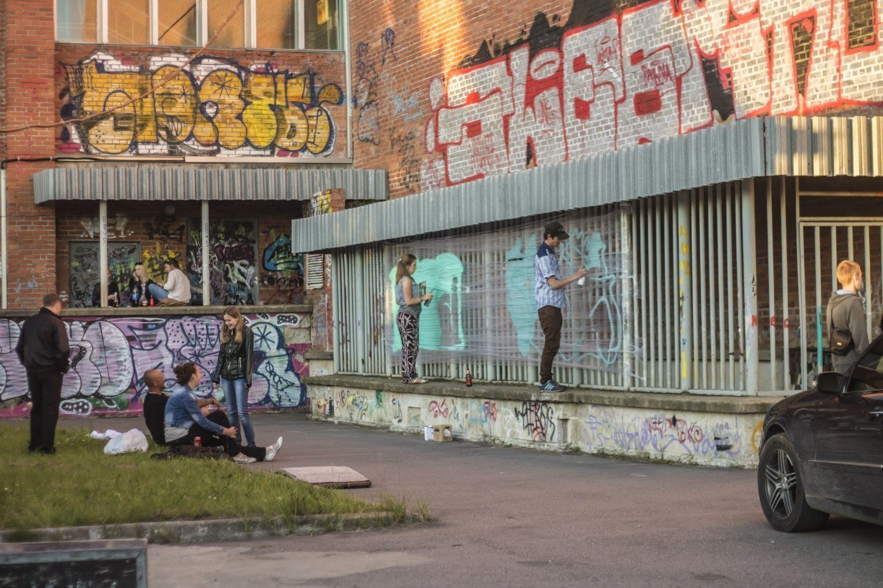 Graffiti Artwork in Russia - Photo by ELandLoLa - teen, day, bomb (2014)