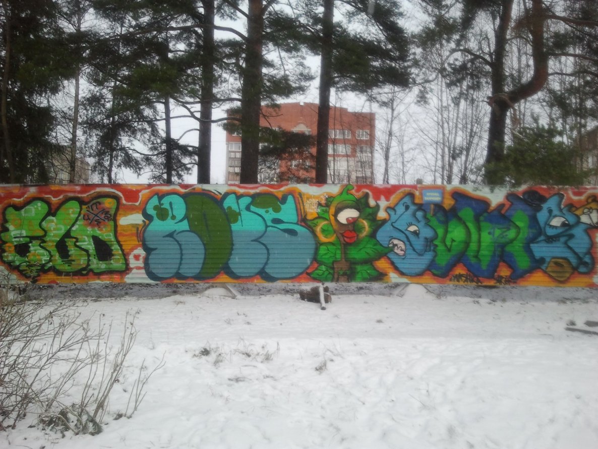 Graffiti Artwork in Russia - Photo by ELandLoLa - fence, winter, ufo (2013)