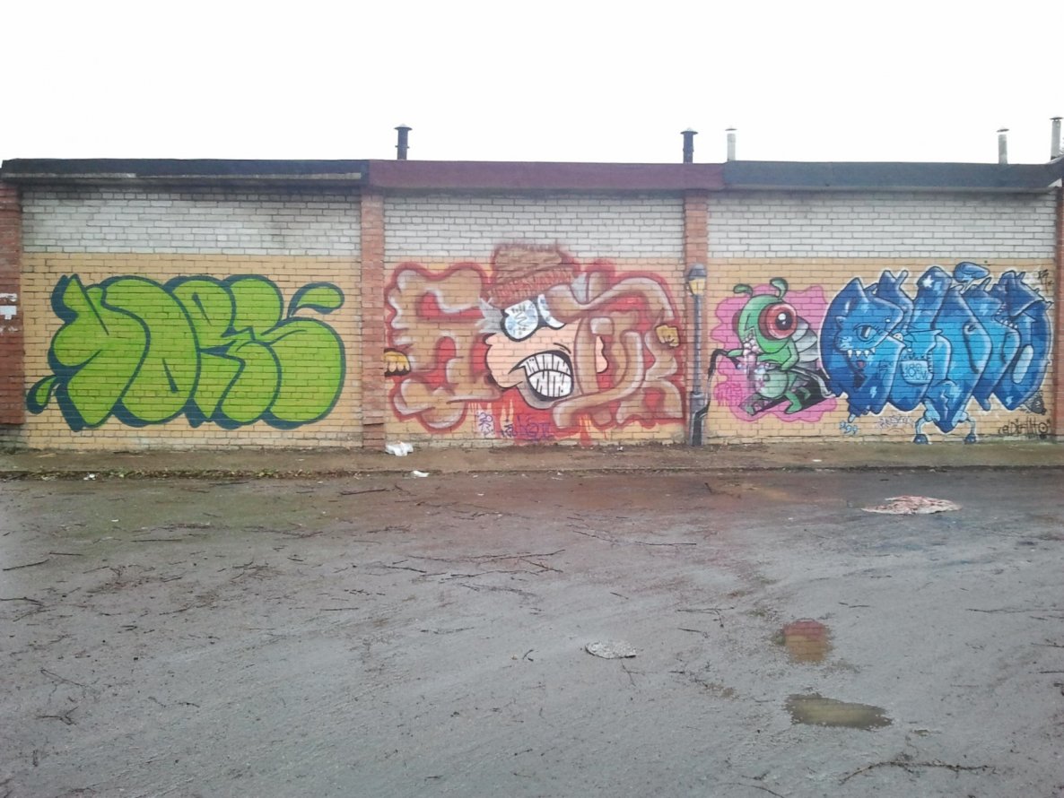 Graffiti Wall in Russia - Photo by ELandLoLa - yors, soek, lola (2013)