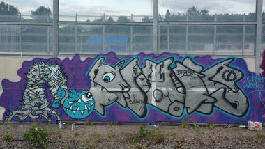 Graffiti in Bronka - Photo by ELandLoLa - chrome, weekend, 3 (2015)