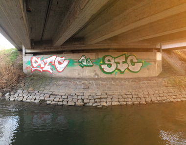Graffiti Bombing - Photo by ENOD8 - Stc, Done