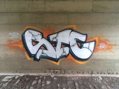 Graffiti Bombing - Photo by ENOD8 - Stc, str8