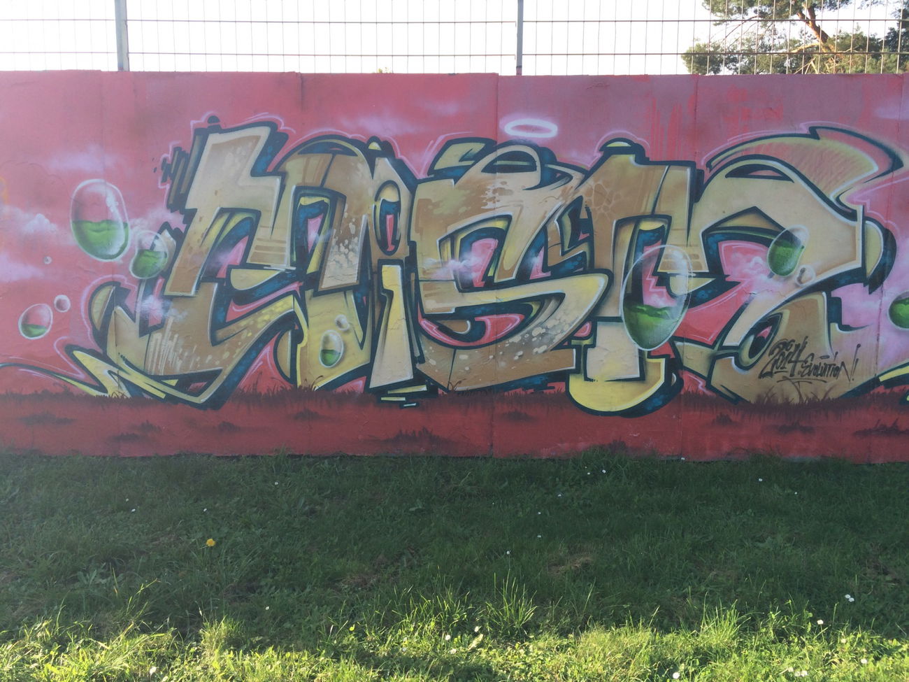 Graffiti Wall - Photo by ENOD8 - Mism, rca