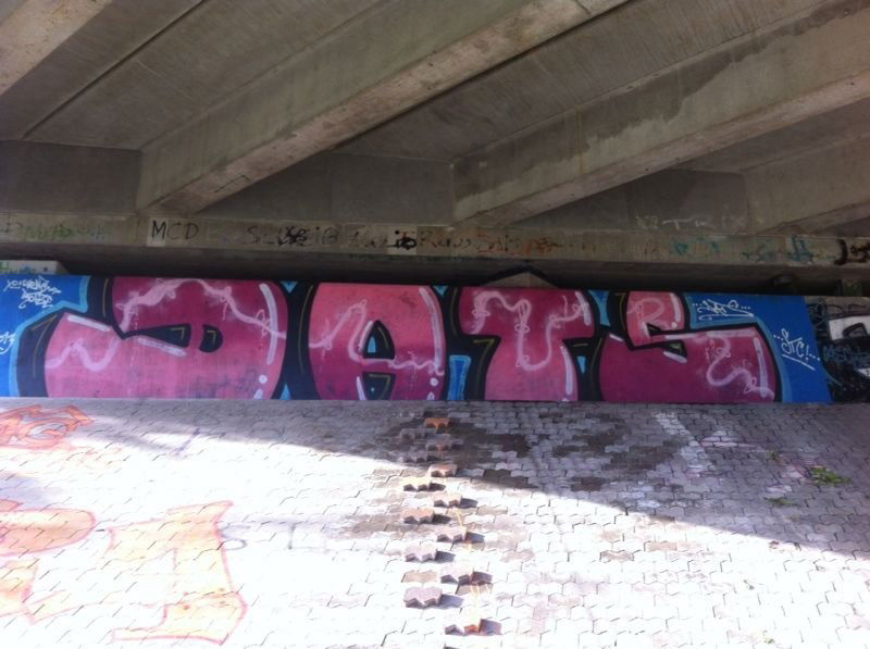 Graffiti Wall - Photo by ENOD8 - Dats, stc, str8 (2013)