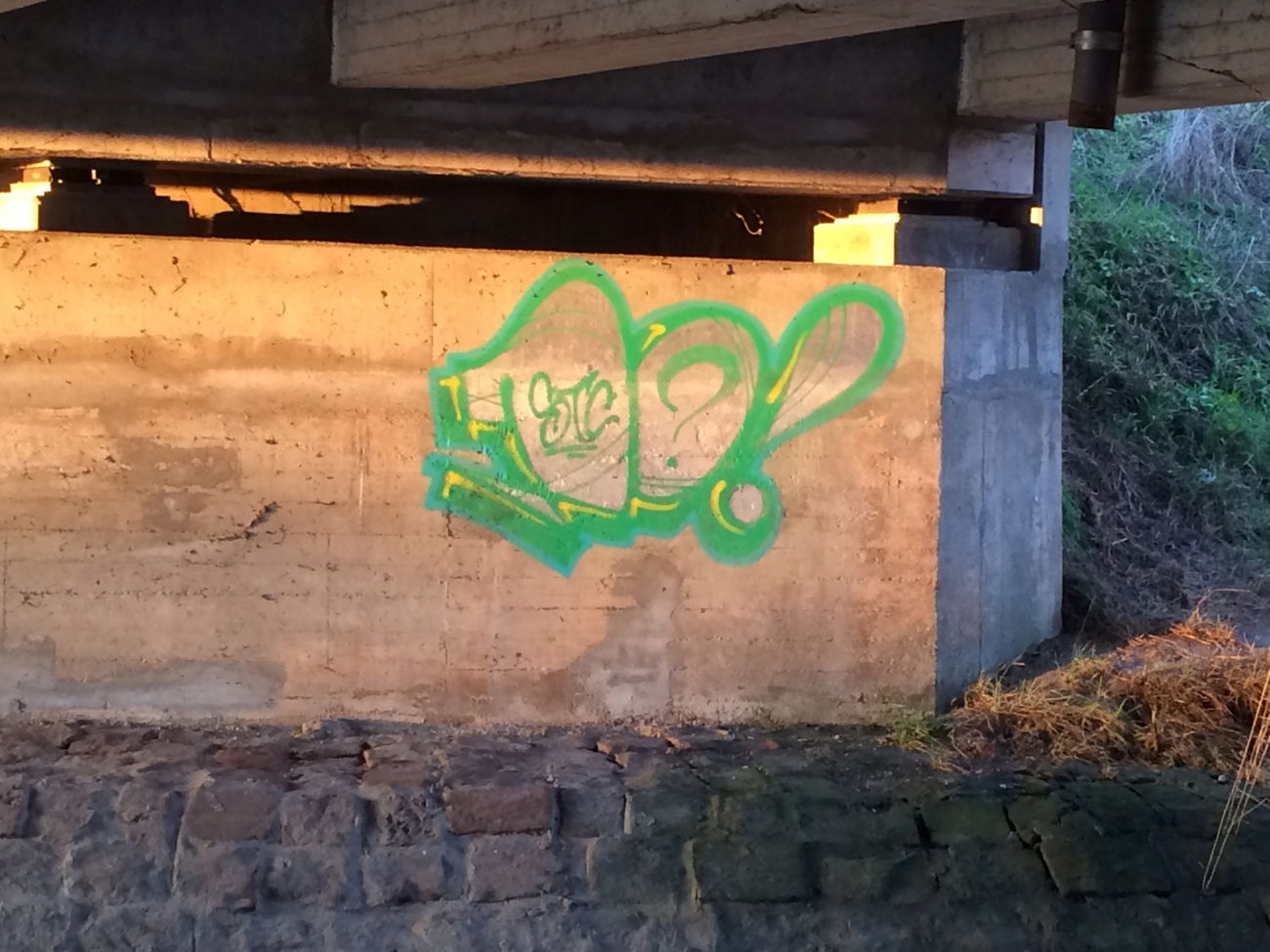 Graffiti Bombing - Photo by ENOD8 - Done, stc