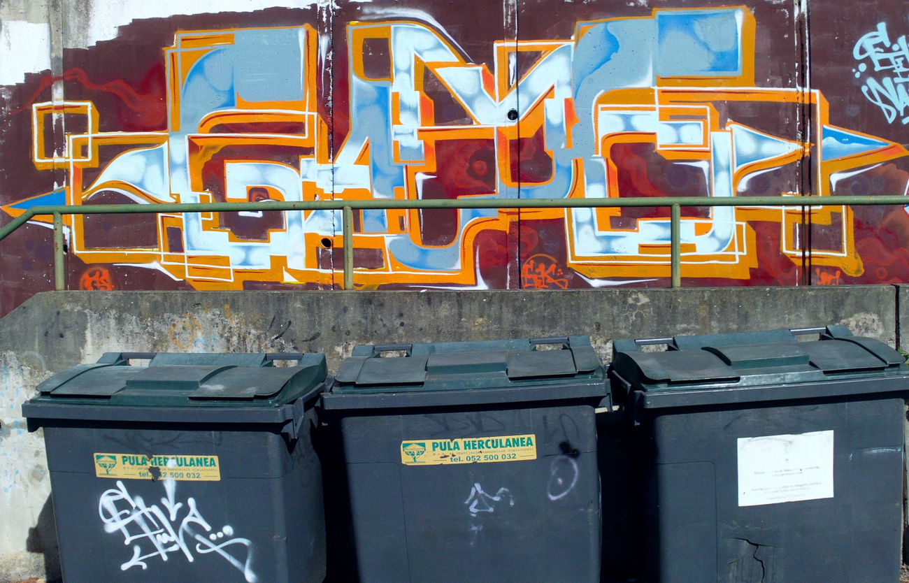 Graffiti Wall - Photo by ETIKeta