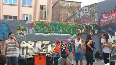 Graffiti Wall - Photo by EWRAZ - riot, emra, pulk