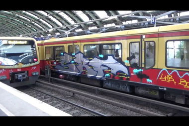 Graffiti Train - Photo by EWRAZ - srf
