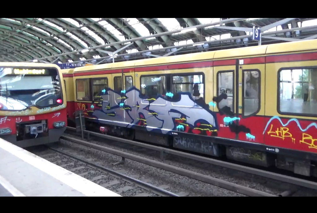 Graffiti Train - Photo by EWRAZ - srf