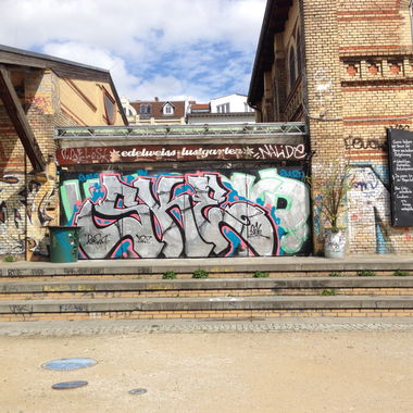 Graffiti Wall - Photo by EWRAZ - ske