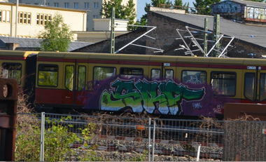 Graffiti Train - Photo by EWRAZ - srf