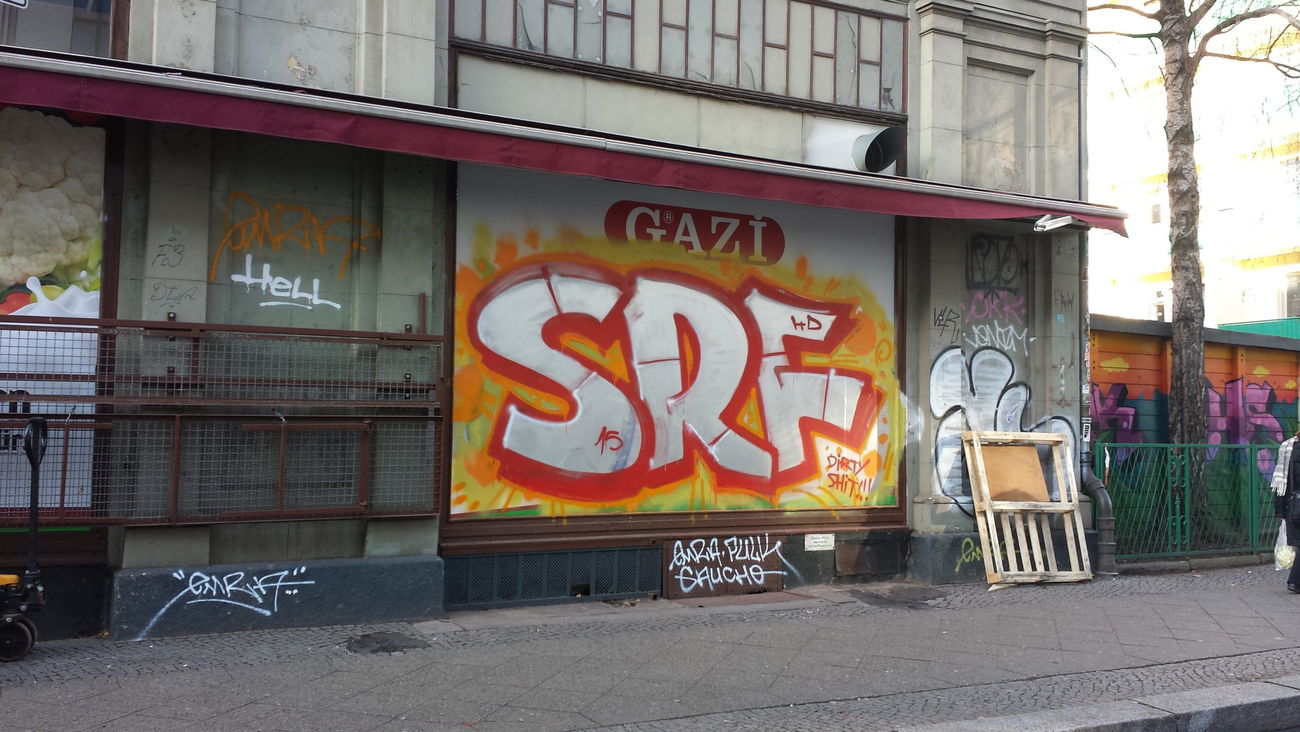Graffiti Bombing - Photo by EWRAZ - srf (2015)