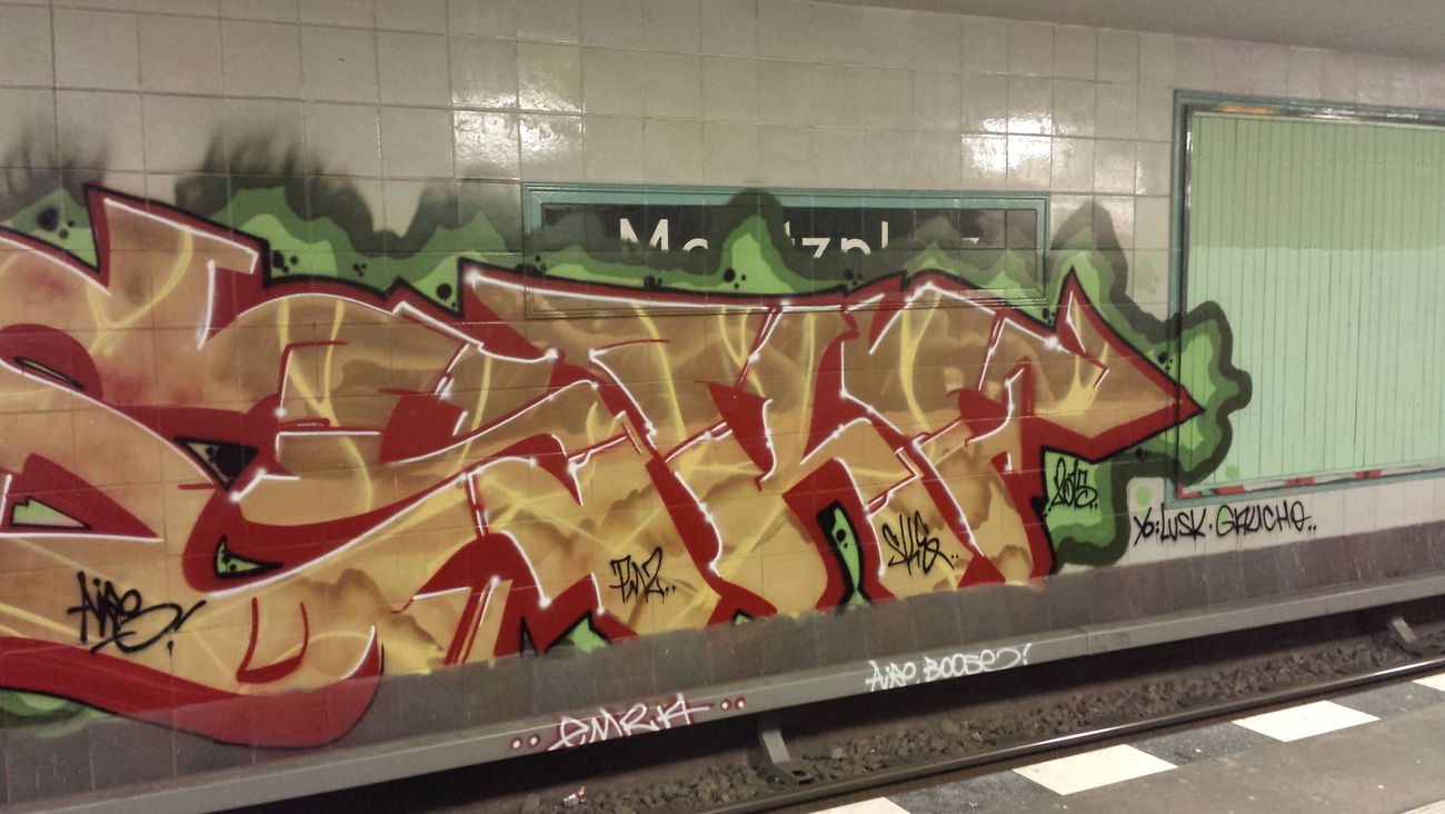 Graffiti Bombing in Berlin - Photo by EWRAZ - srf, ske, pmz (2015)