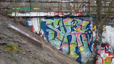Graffiti Wall - Photo by EWRAZ - ske, srf