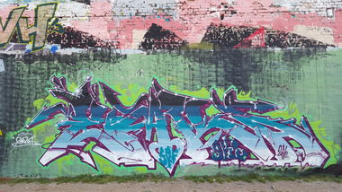 Graffiti Wall - Photo by EWRAZ - emra, srf