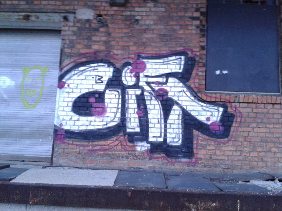 Graffiti Bombing in Wriezen - Photo by EastGermanGraff - gift, chrome, EastGermanGraff (2013)