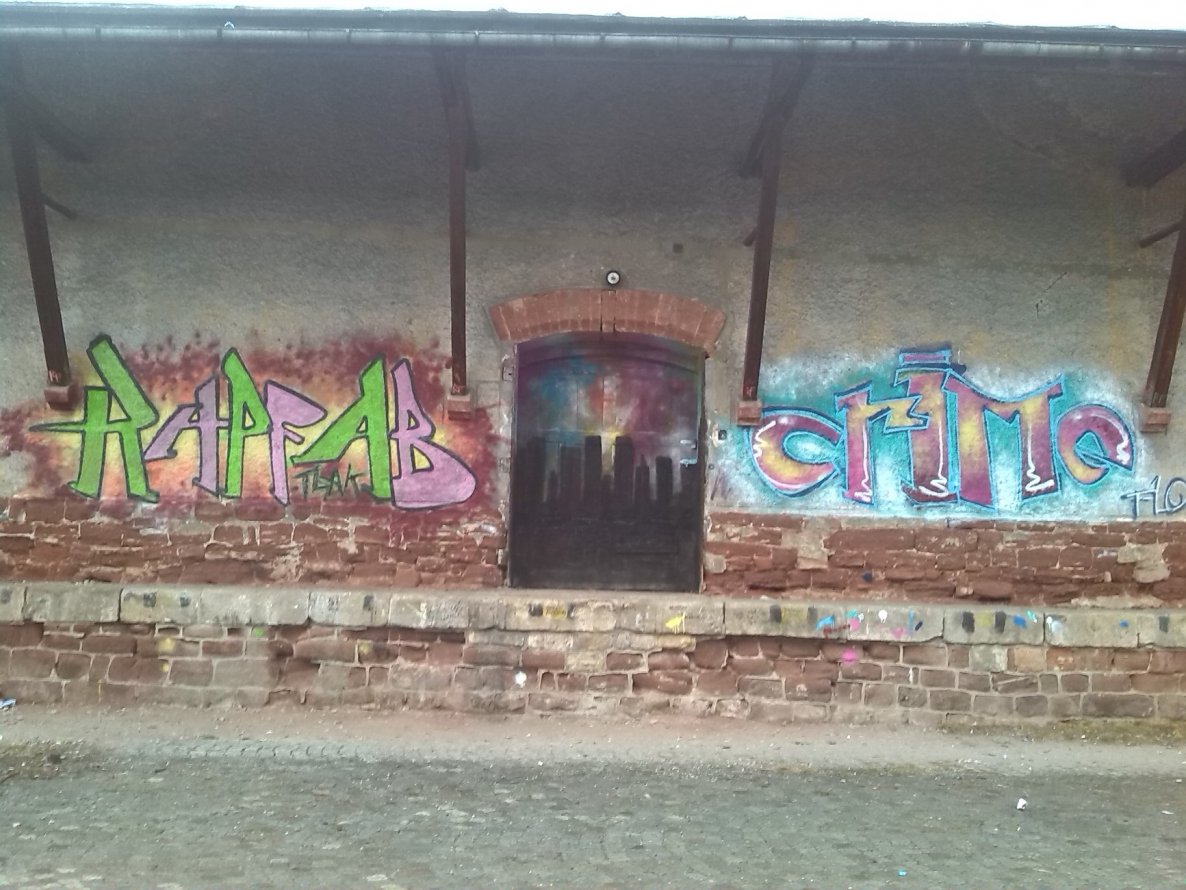 Graffiti Wall - Photo by EastMonitor - RF, rap, fab