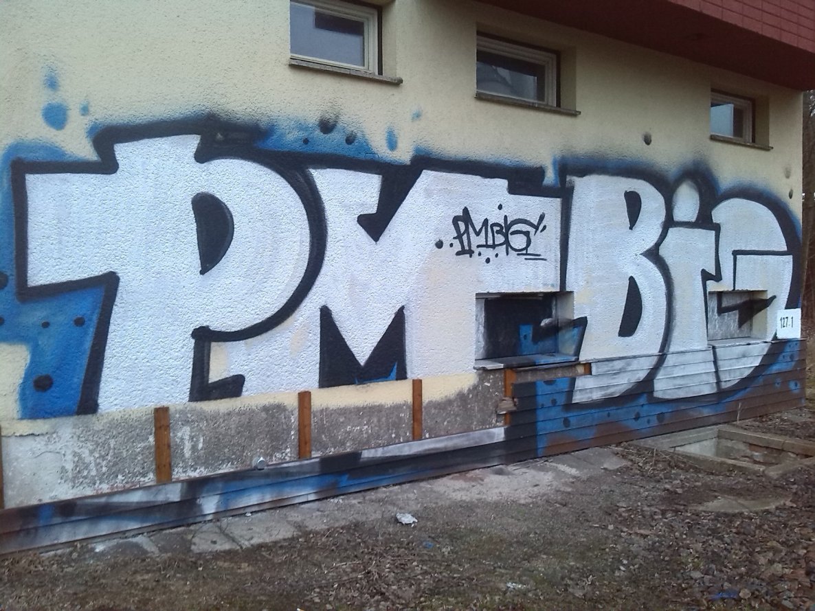 Graffiti Bombing - Photo by EastMonitor - PM, BIG