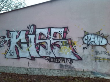 Graffiti Bombing - Photo by EastMonitor - Kiss, crossed