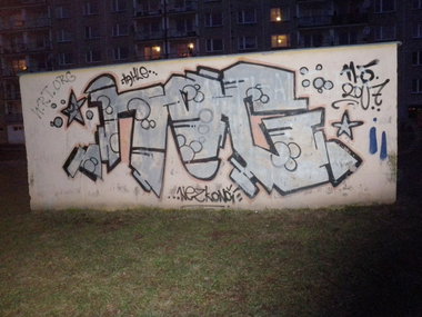 Graffiti Bombing - Photo by EastMonitor - crossed, Noc