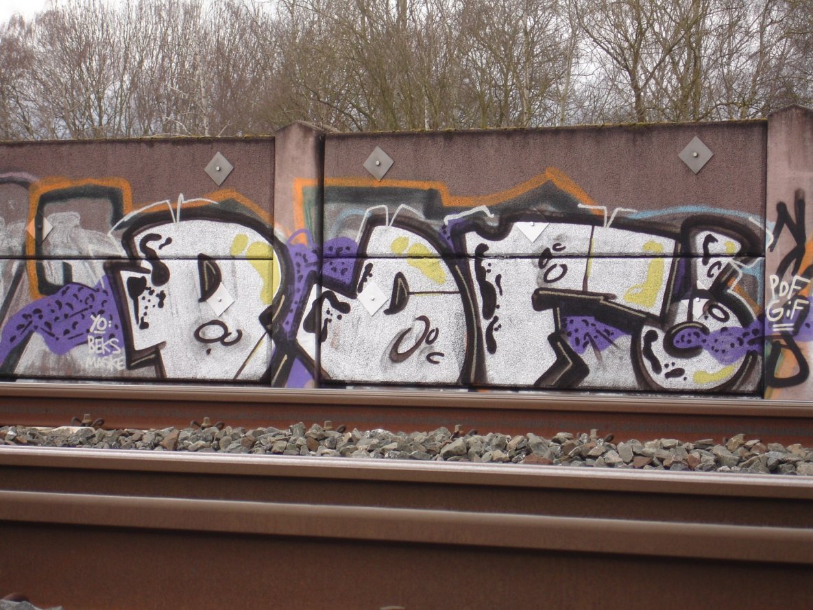 Graffiti Bombing - Photo by Eckes - PDF, GIF, NCS