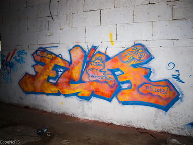 Graffiti Wall - Photo by EcoetwO - simple, orange, red (2013)
