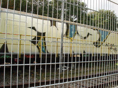 Graffiti Train - Photo by Edding - Fis, RCK, PRC (2009)
