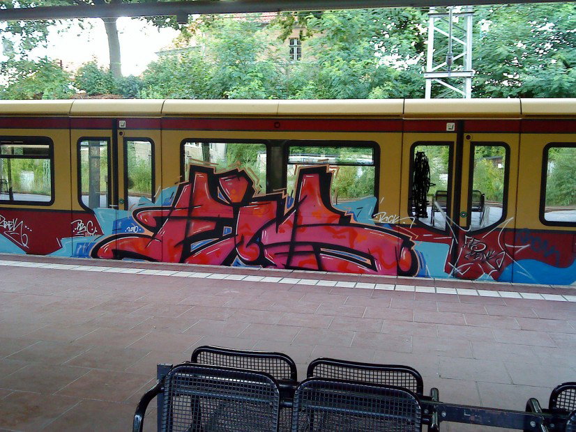 Graffiti Train in Berlin - Photo by Edding - Fis