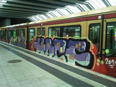 Graffiti Train in Berlin - Photo by Edding - HACF