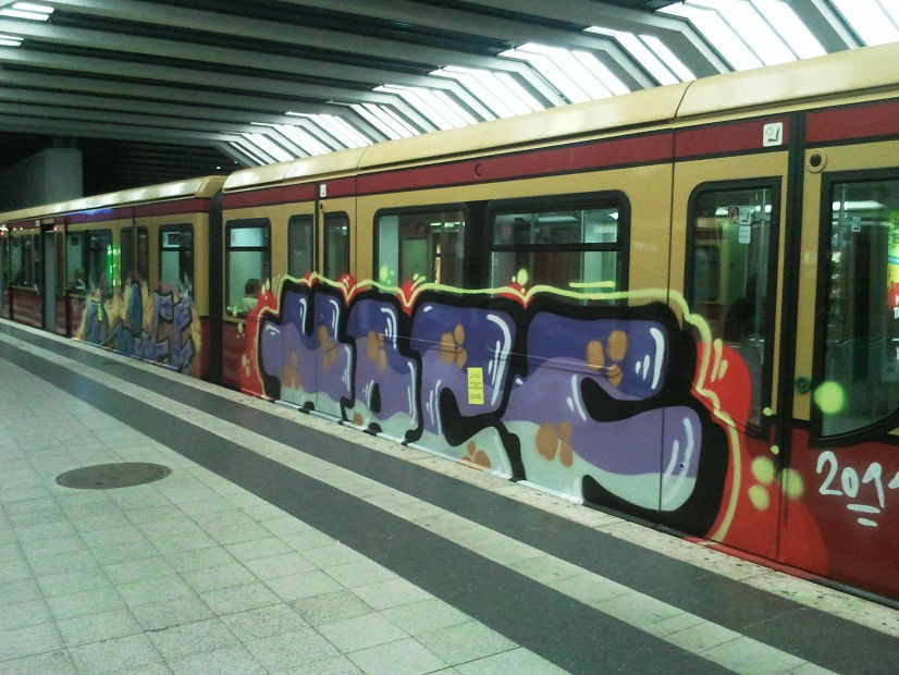 Graffiti Train in Berlin - Photo by Edding - HACF