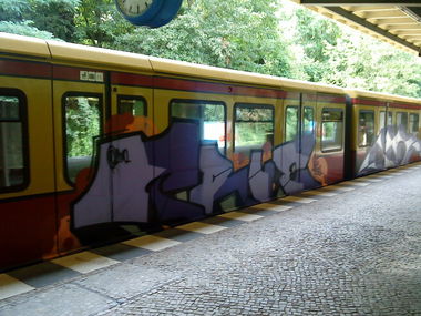Graffiti Train in Berlin - Photo by Edding - True
