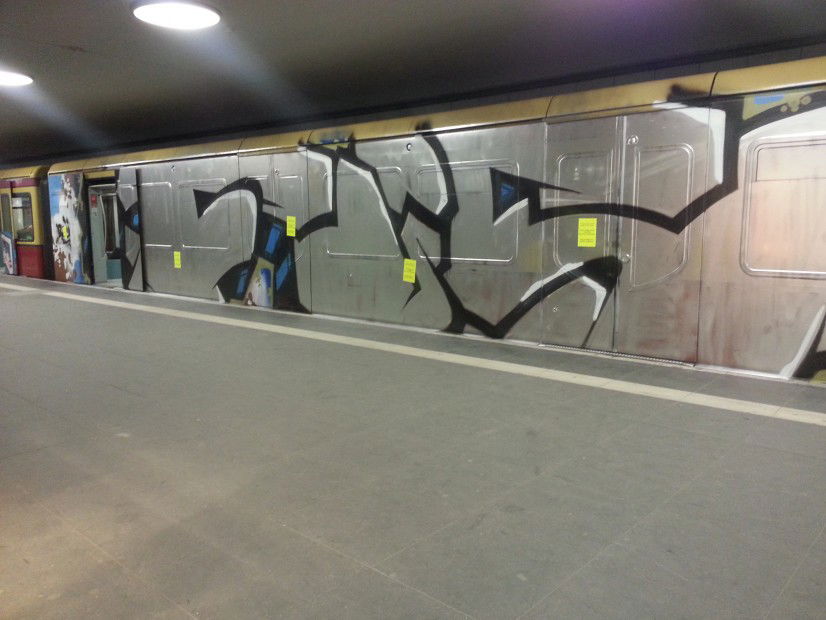 Graffiti Train in Berlin - Photo by Edding - Fis, RCK, PRC