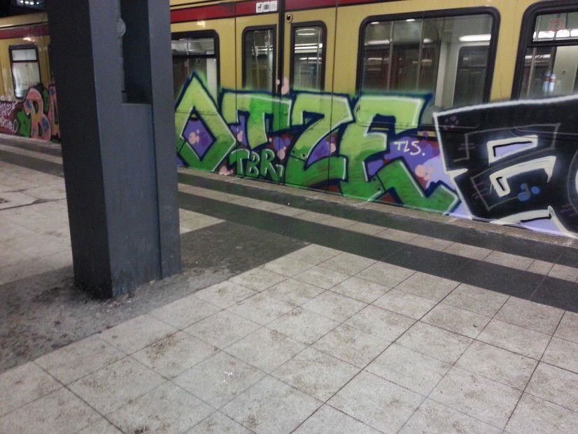 Graffiti Train in Berlin - Photo by Edding - Otze, TBR, TLS