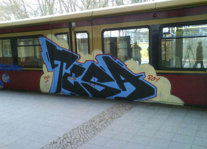 Graffiti Train in Berlin - Photo by Edding - Tesa, HSK