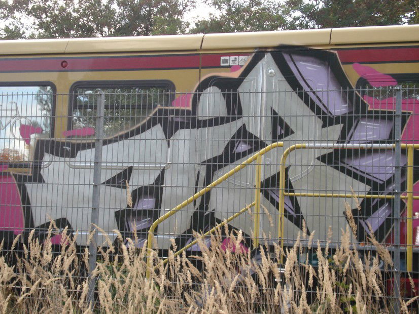 Graffiti Train in Berlin - Photo by Edding - Fiz, RCK, PRC