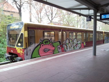 Graffiti Train in Berlin - Photo by Edding - Joys, RCS, EQT