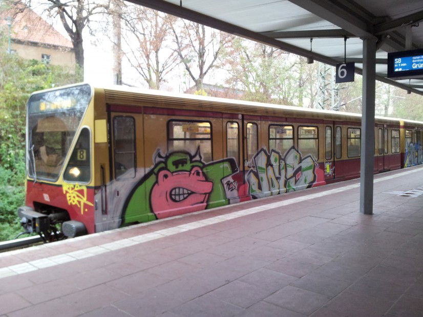 Graffiti Train in Berlin - Photo by Edding - Joys, RCS, EQT