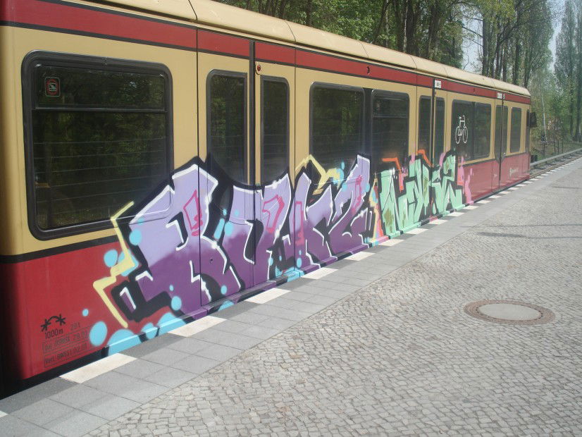 Graffiti Train in Berlin - Photo by Edding - Rokz, Nakz