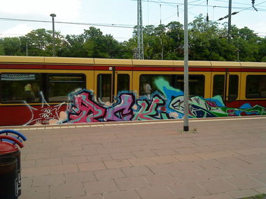 Graffiti Train in Berlin - Photo by Edding - RCK, Zouk