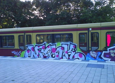 Graffiti Train in Berlin - Photo by Edding - Menk