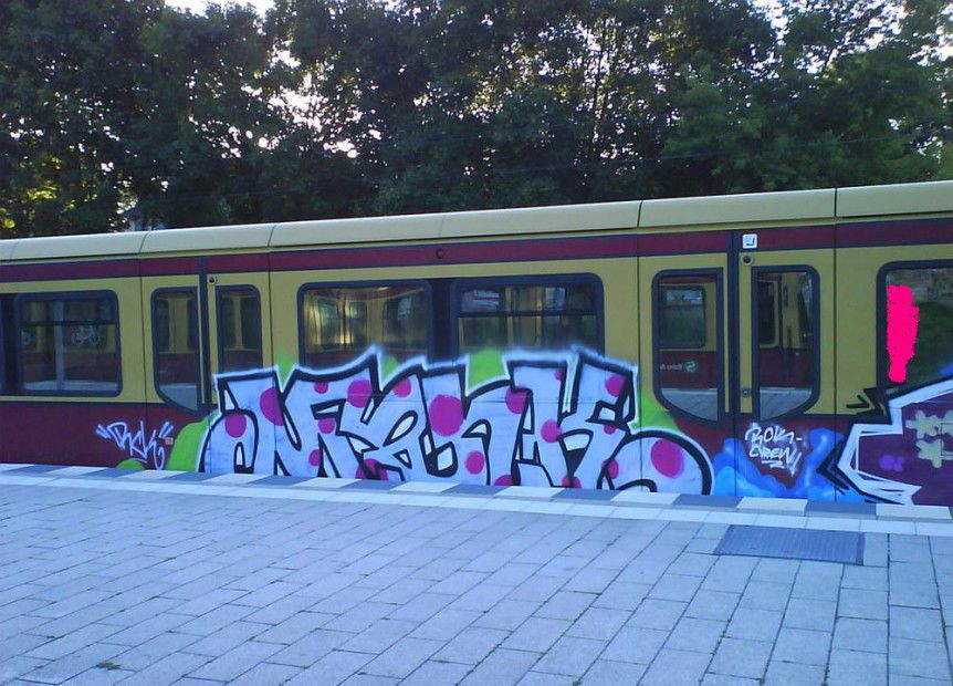 Graffiti Train in Berlin - Photo by Edding - Menk