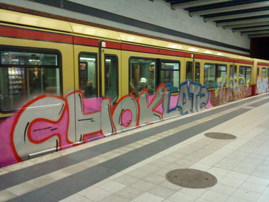Graffiti Train in Berlin - Photo by Edding - Choklate
