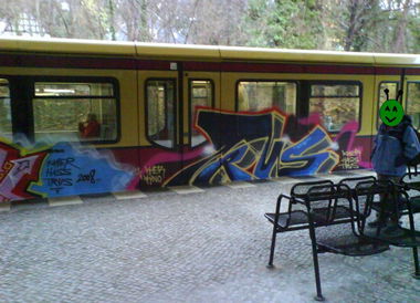 Graffiti Train in Berlin - Photo by Edding - Trus