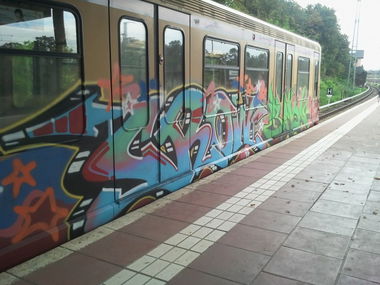 Graffiti Train in Berlin - Photo by Edding - Crow
