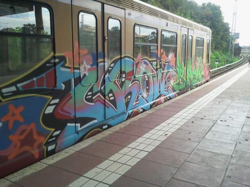 Graffiti Train in Berlin - Photo by Edding - Crow