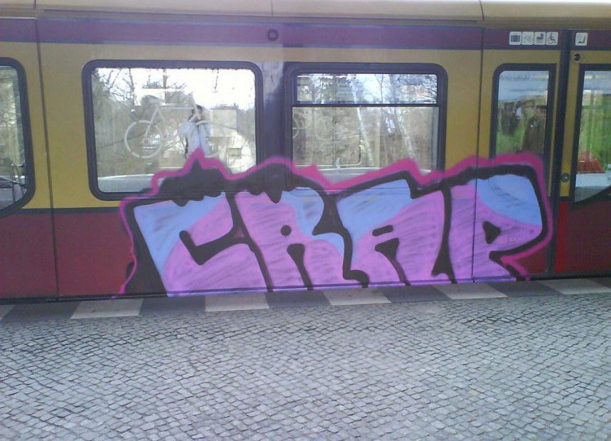 Graffiti Train in Berlin - Photo by Edding - Crap