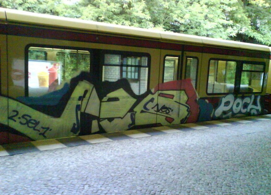 Graffiti Train in Berlin - Photo by Edding - Nes