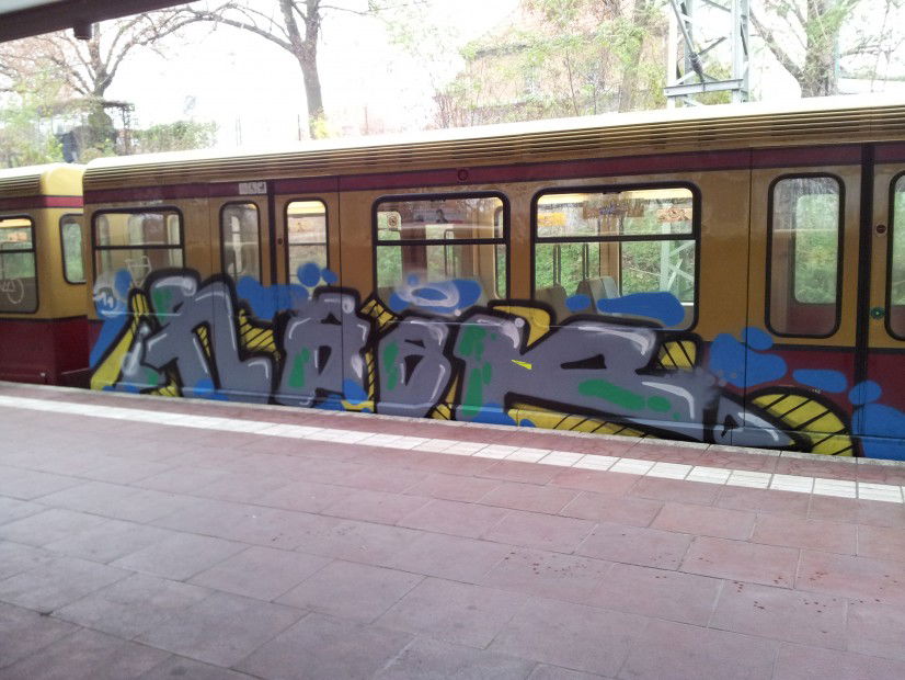 Graffiti Train in Berlin - Photo by Edding - Raek (2011)